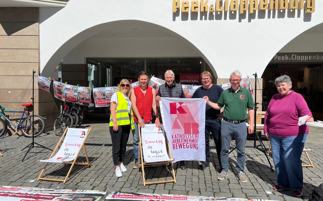 „Schützt den freien Sonntag“: Aktion am Max-Josefs-Platz in Rosenheim