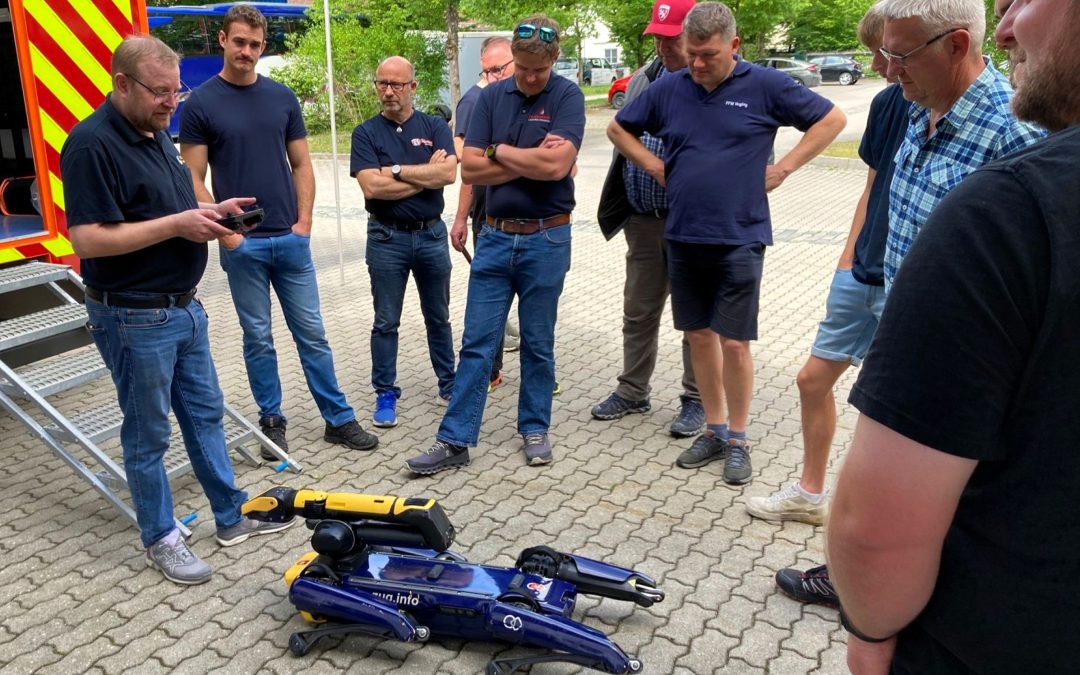 Kommandanten der Feuerwehr Traunstein auf Informationsfahrt in München