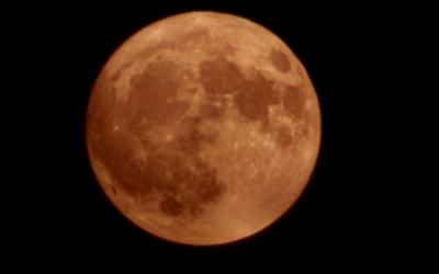 Roter Riese über Rosenheim: Blutmond am Samstagabend