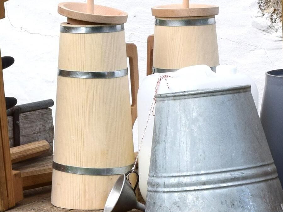 Milchverarbeitung wie früher: Vorführung im Freilichtmuseum Amerang
