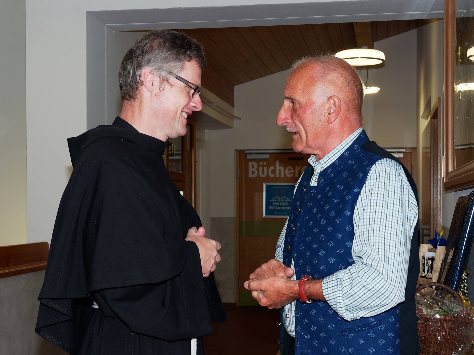 IMG-20250607-WA0003 Pfarrvikar Dariusz Burdalski und Franz Unterlinner von der Stadtkirche. Foto: aez