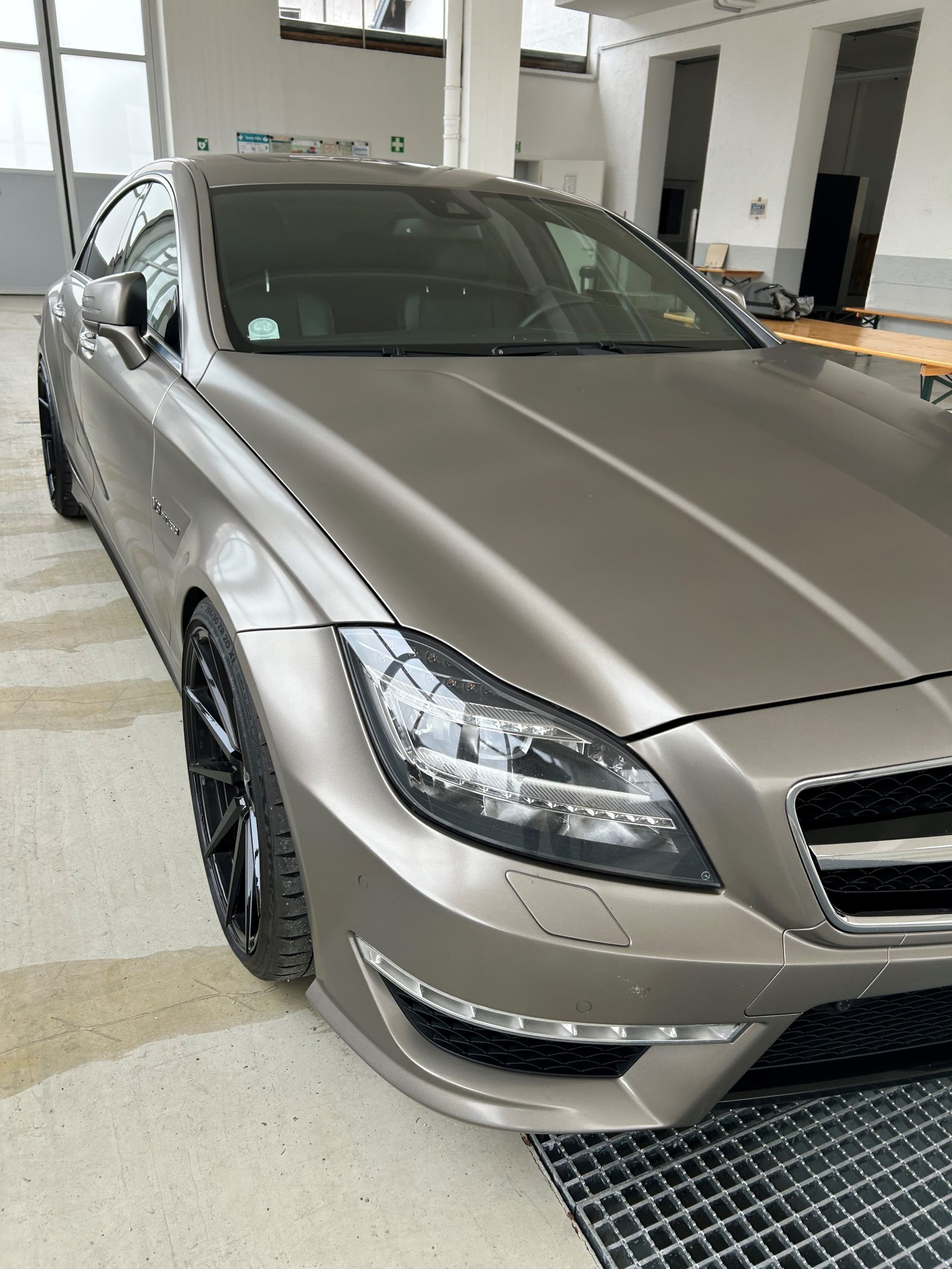 Vom ZOLL sichergestelltes Luxusfahrzeug; Quelle: Presse HZA Rosenheim) Vom Zoll sichergestelltes Luxusfahrzeug. Quelle: Presse HZA Rosenheim