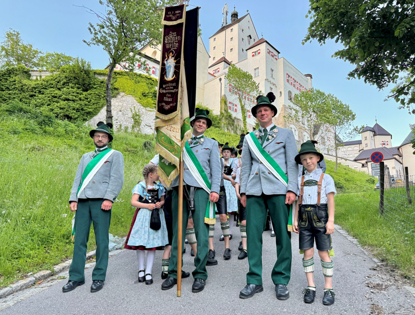 Feierlicher Jahrtag des Trachtenvereins D`Griabinga Hohenaschau
