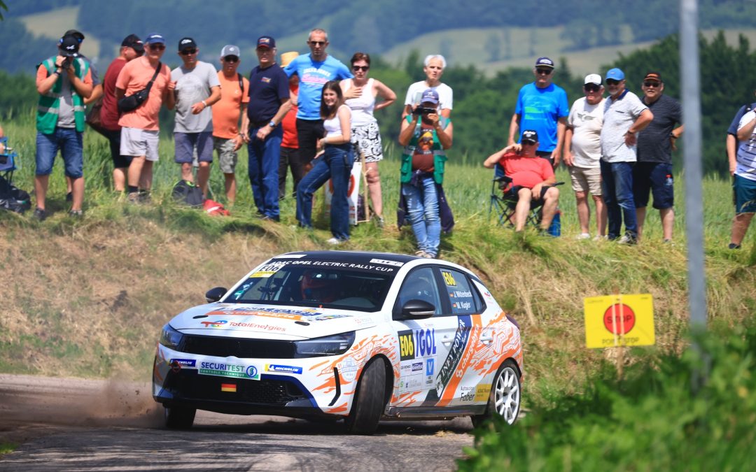Hitze, Unfälle und harte Kämpfe bei Rallye-Start in Frankreich