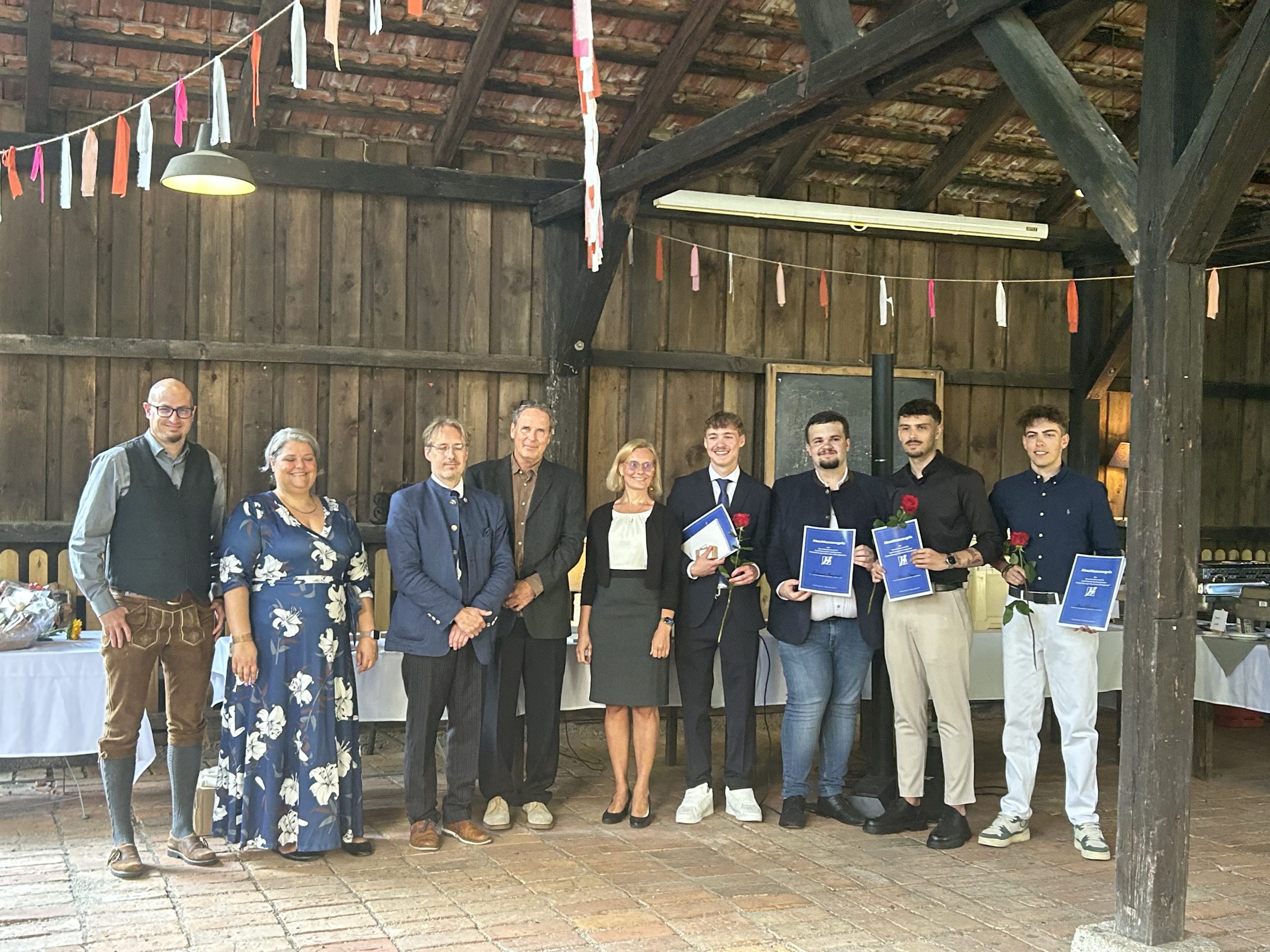 Bild 2 Abschlussfeier der Berufsfachschulen Dr. Kalscheuer in Traunstein. Foto: Privatschulen Dr. Kalcheuer
