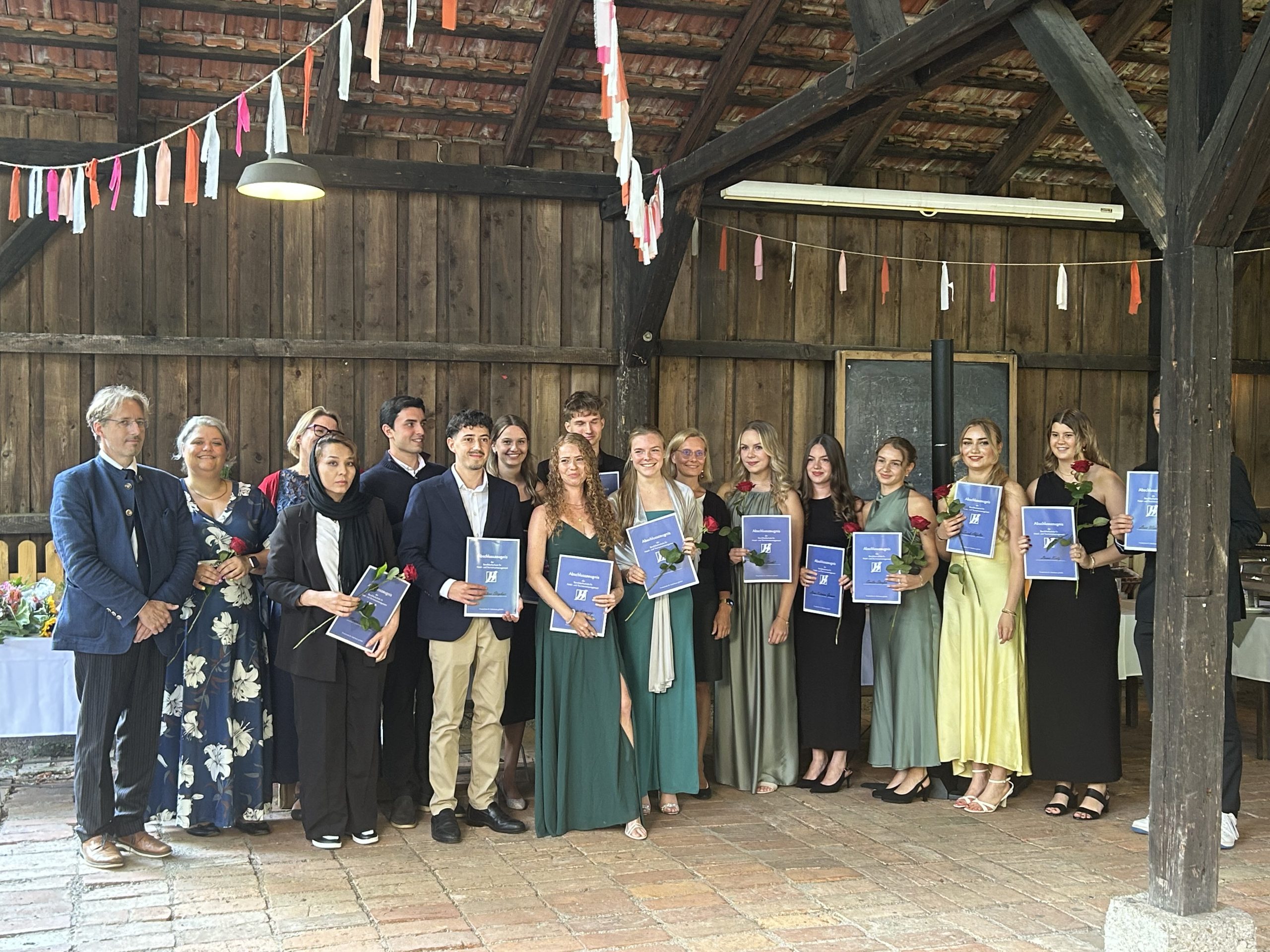 Bild 3 (2) Abschlussfeier der Berufsfachschulen Dr. Kalscheuer in Traunstein. Foto: Privatschulen Dr. Kalcheuer