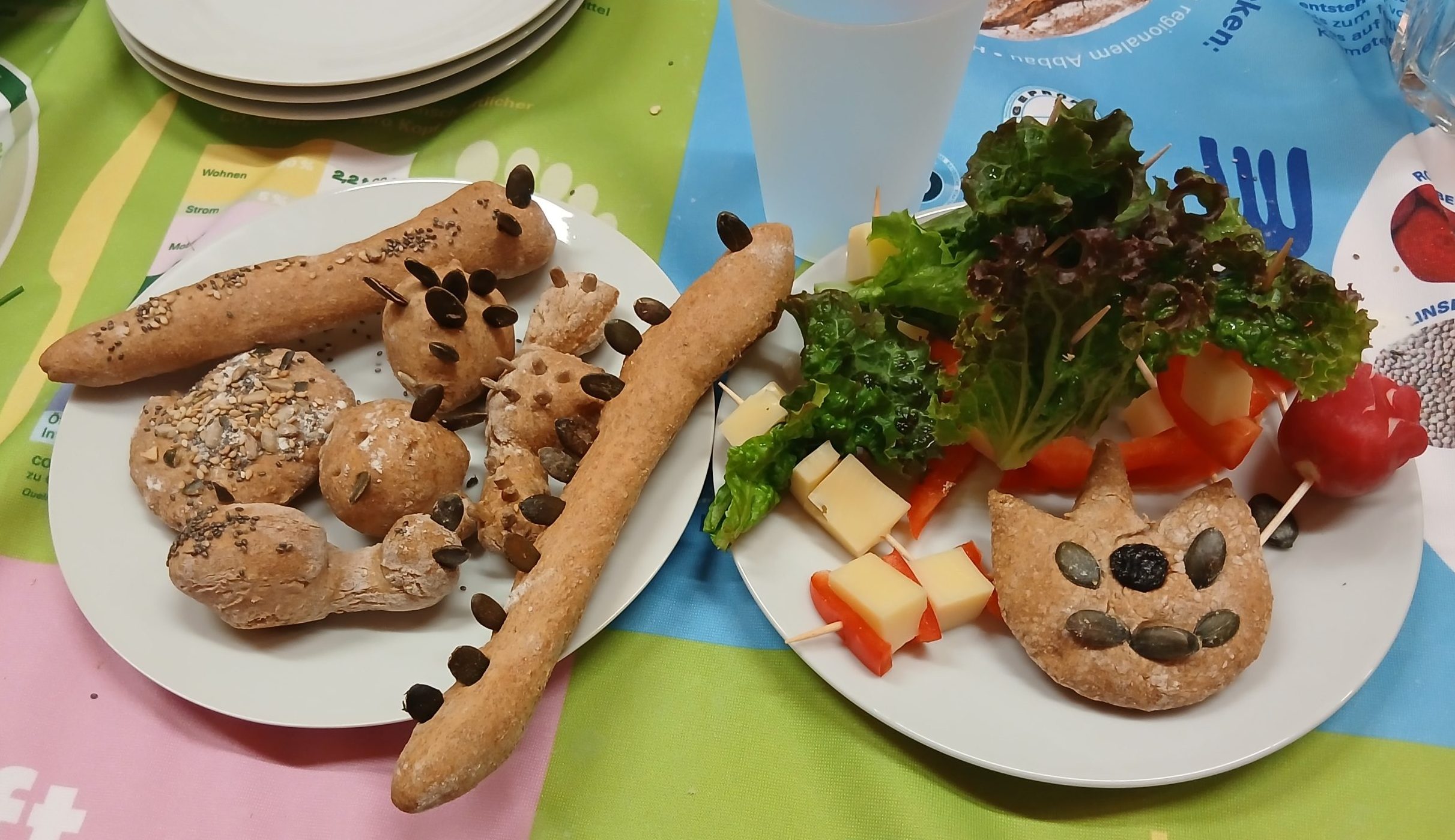 Copyright AELF Rosenheim Zubereitete „Märchensemmeln“ (links) und „Paprikaschiffchen“ (rechts). Copyright AELF Rosenheim