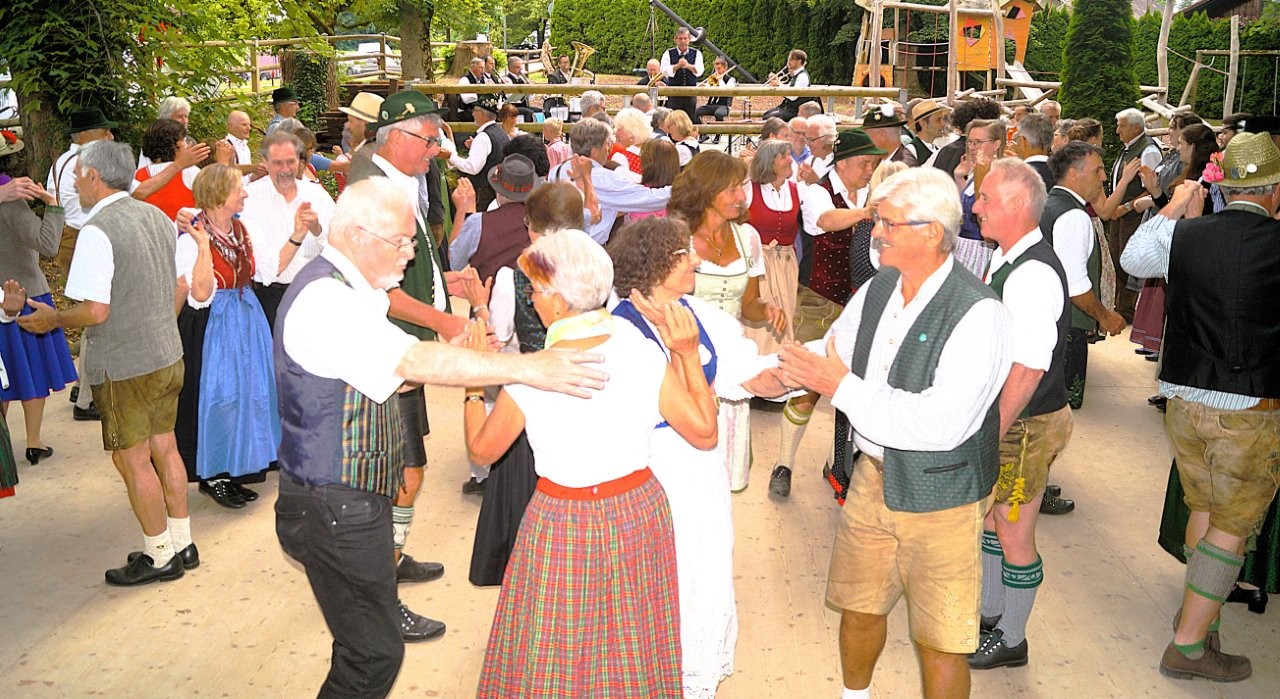 DSC07598 Maxlrainer Morgentanzl 2025. Fotos: Volkstanzkreis Rosenheim