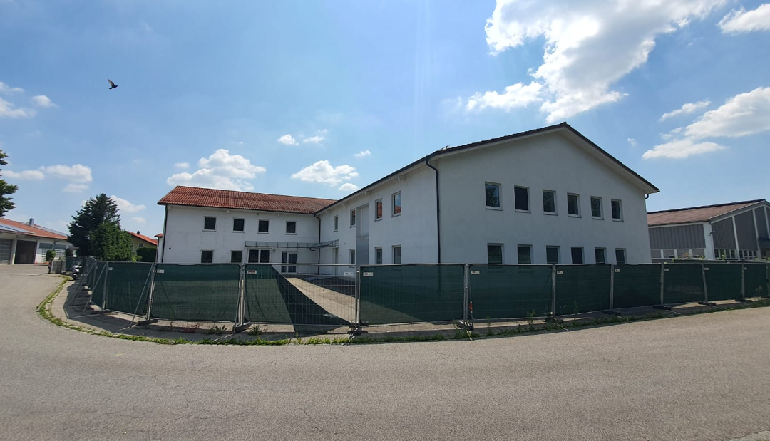 Gericht setzt Betrieb der Flüchtlingsunterkunft in Rott am Inn vorerst aus