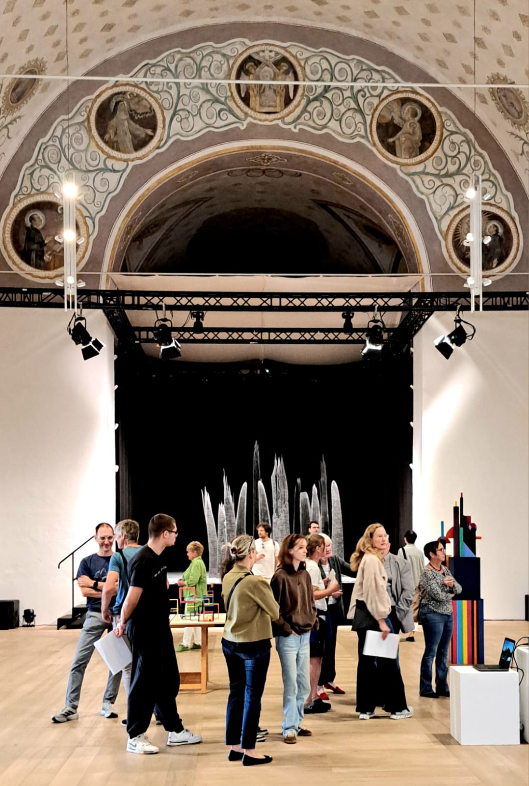 IMG-20250712-WA0012 Was ist eine Stadt - Jahresausstellung des Kunstvereins Traunstein. Fotos: Hendrik Heuser