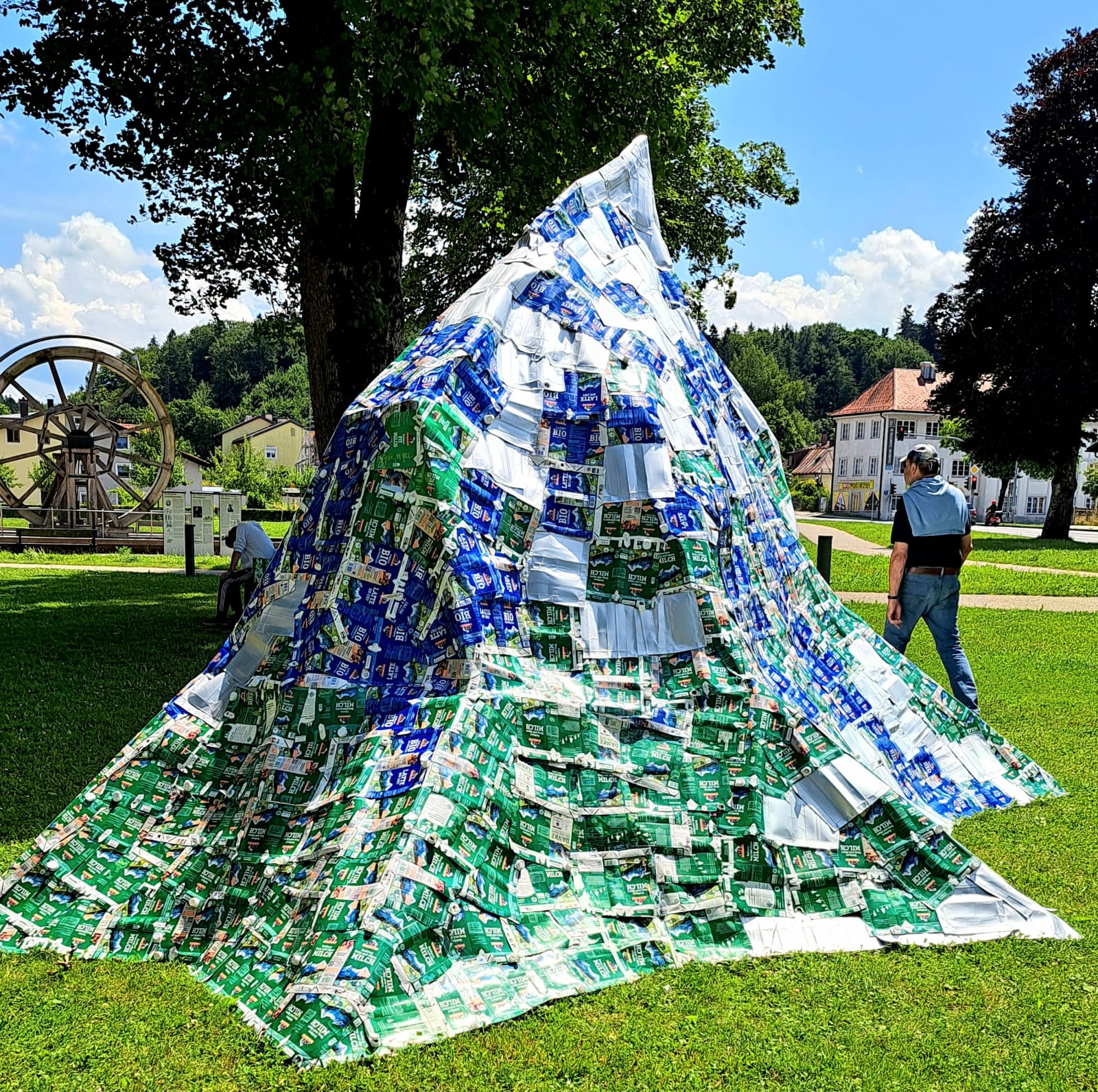 IMG-20250712-WA0016 Was ist eine Stadt - Jahresausstellung des Kunstvereins Traunstein. Fotos: Hendrik Heuser