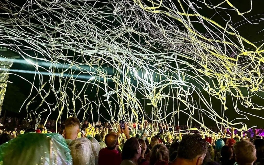 Alvaro Soler und Nico Santos beim Rosenheimer Sommerfestival: Sommerfeeling trotz dunkler Regenwolken