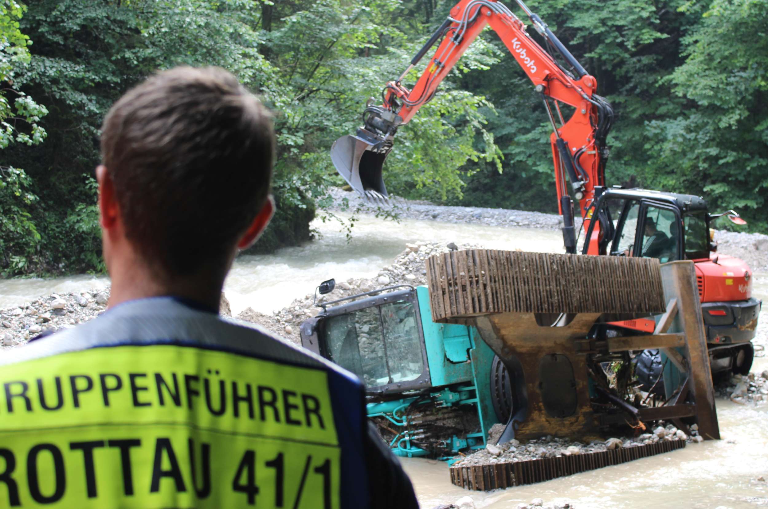 IMG_0052 Bagger-Bergung in Rottau, 27. Juli. Fotos: Hubert Hobmaier