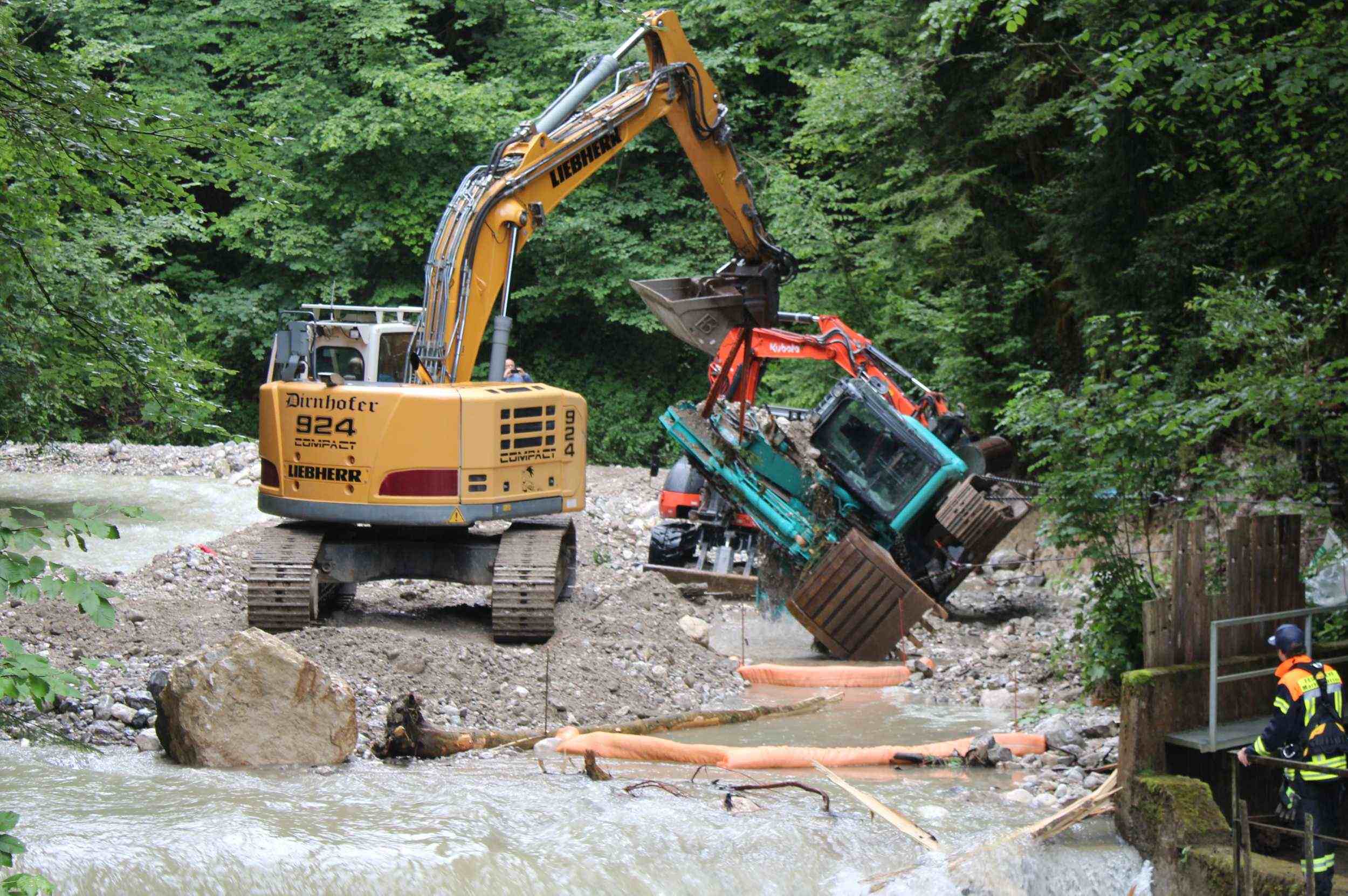 IMG_0250 Bagger-Bergung in Rottau, 27. Juli. Fotos: Hubert Hobmaier