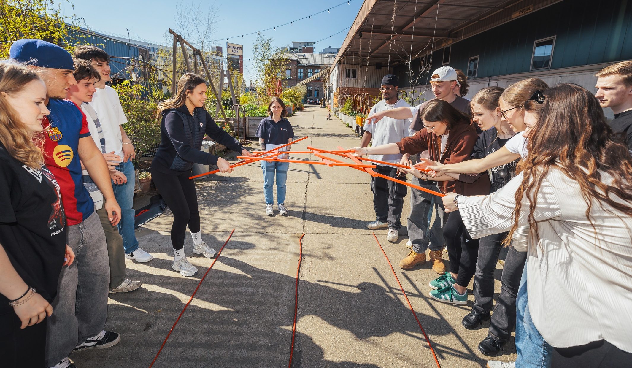 Malteser Freiwilligendienste – Seminarangebote In mehreren Seminarwochen treffen sich Freiwillige aus verschiedenen Einsatzstellen, tauschen sich aus und erleben Gemeinschaft. Copyright Joachim Gies/Malteser