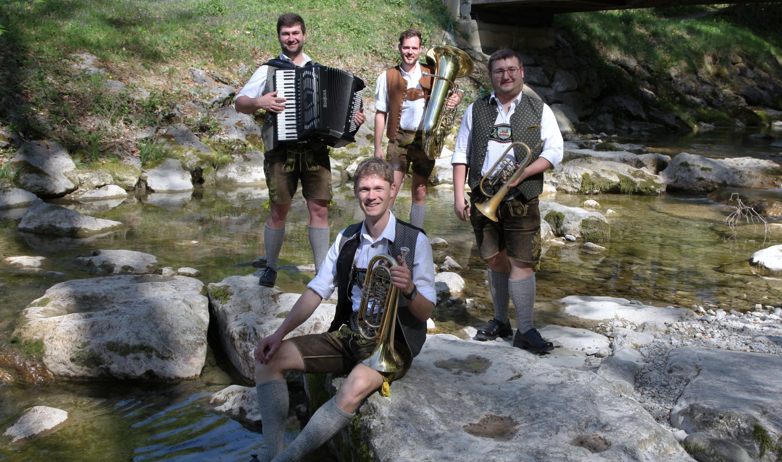Die 4 Jungen Hinterberger Die 4 jungen Hinterberger Musikanten Copyright Die 4 jungen Hinterberger Musikanten