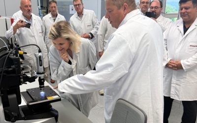 Daniela Ludwig (CSU) besucht Firma „Advantest“ in Amerang