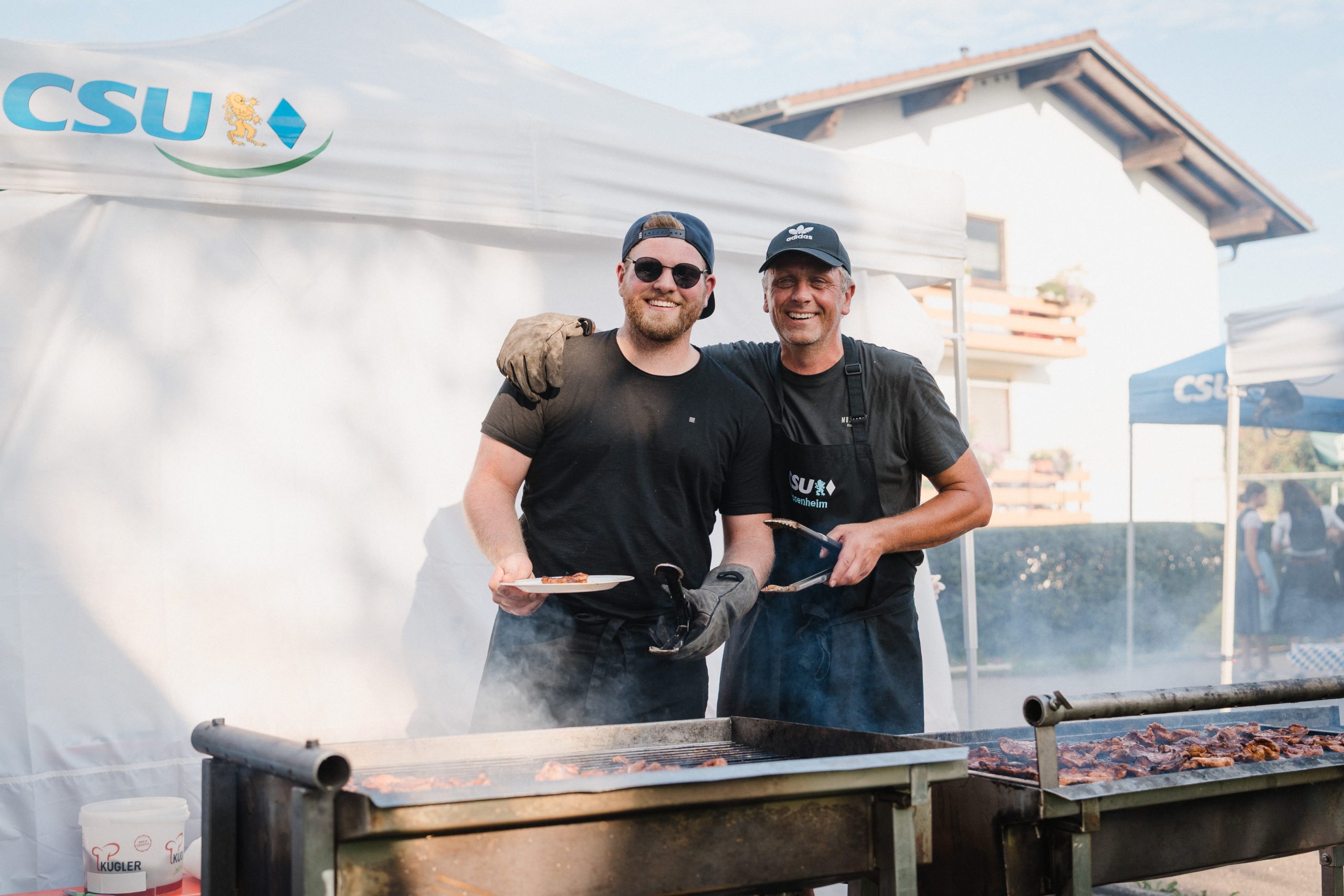 Bild 6, Fam. Linordner an der Grillstation Stadlfest der CSU Rosenheim 2025. Fotos: Copyright Christoph Leonhardt