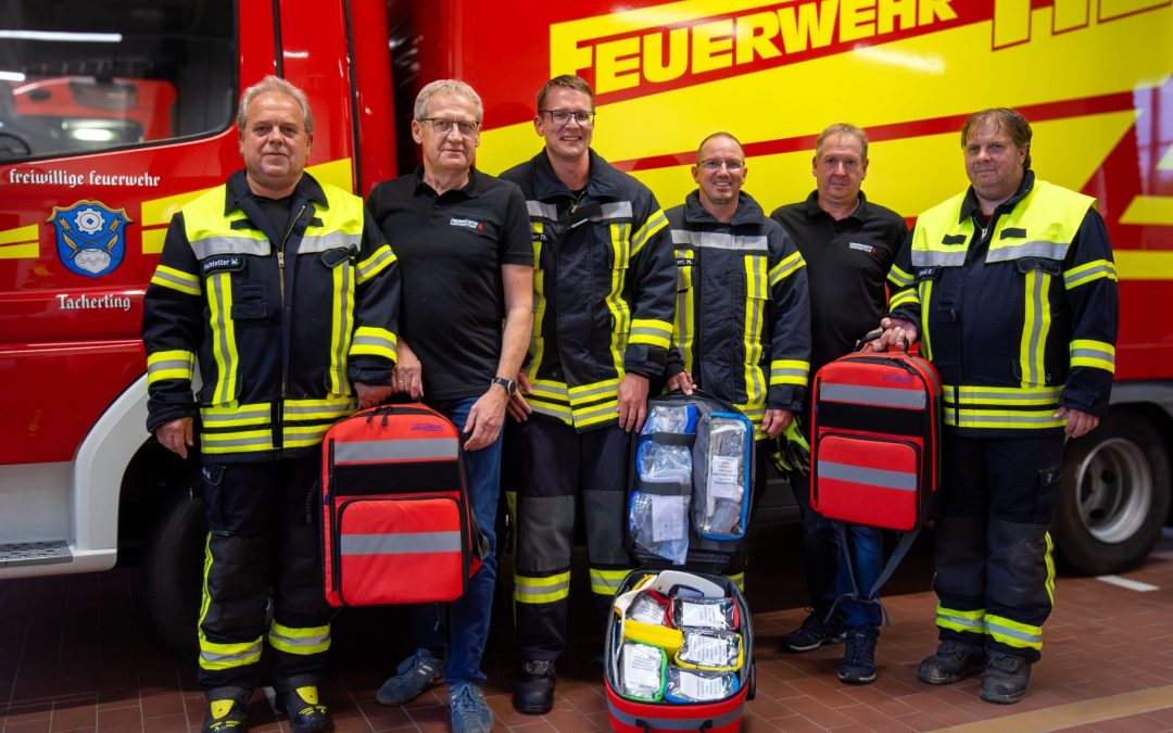 Neue Rettungsrucksäcke für die Feuerwehr Tacherting