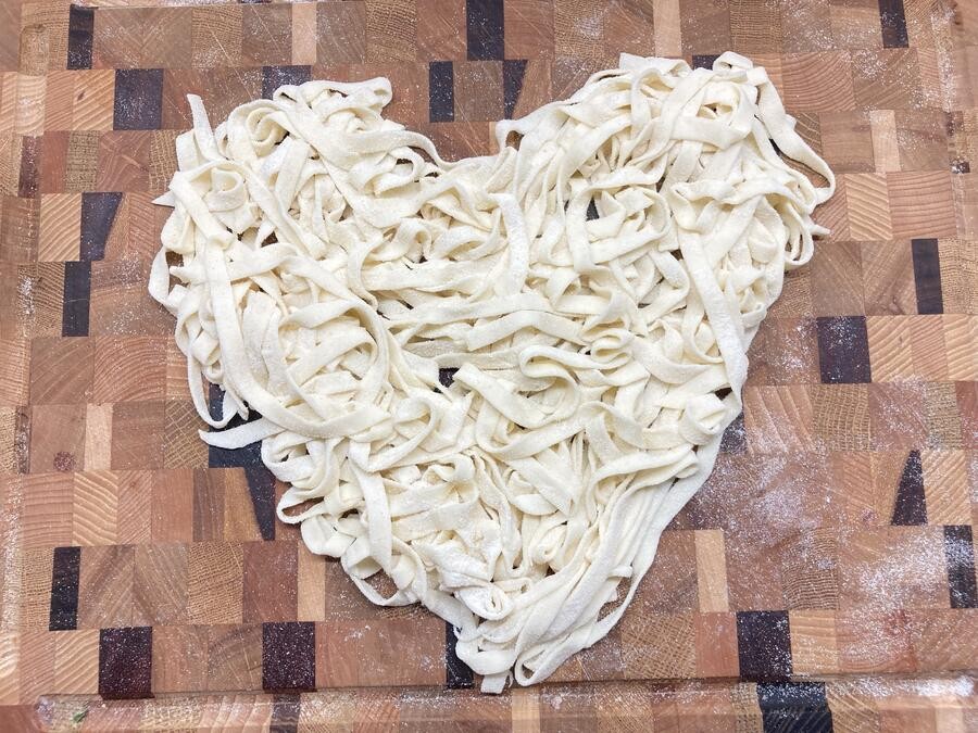 FLM Amerang_Dem Müller auf der Spur "Dem Müller auf der Spur": Aus Mehl werden im Kurs eigene Nudeln hergestellt. Foto: Copyright Bezirk Oberbayern, FLM Amerang