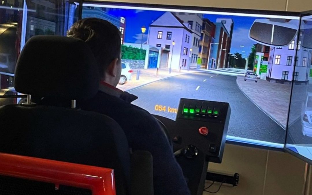 Trainingseinheiten für Feuerwehrleute aus Traunstein am „Blaulichtsimulator“