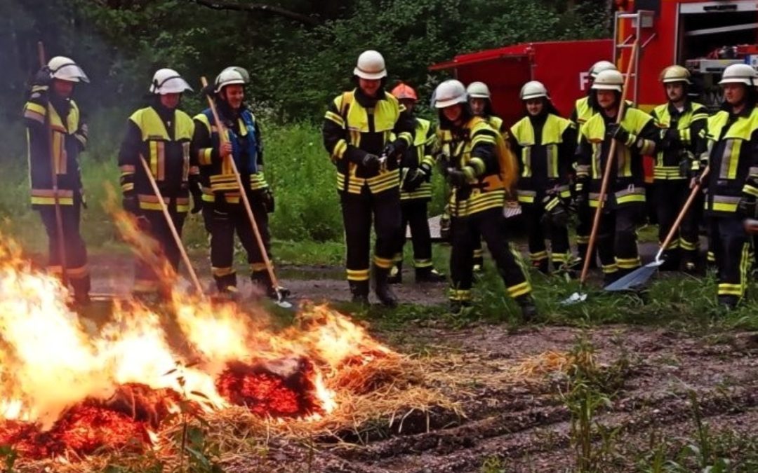 Großangelegte Waldbrandausbildung im Schönramer Filz