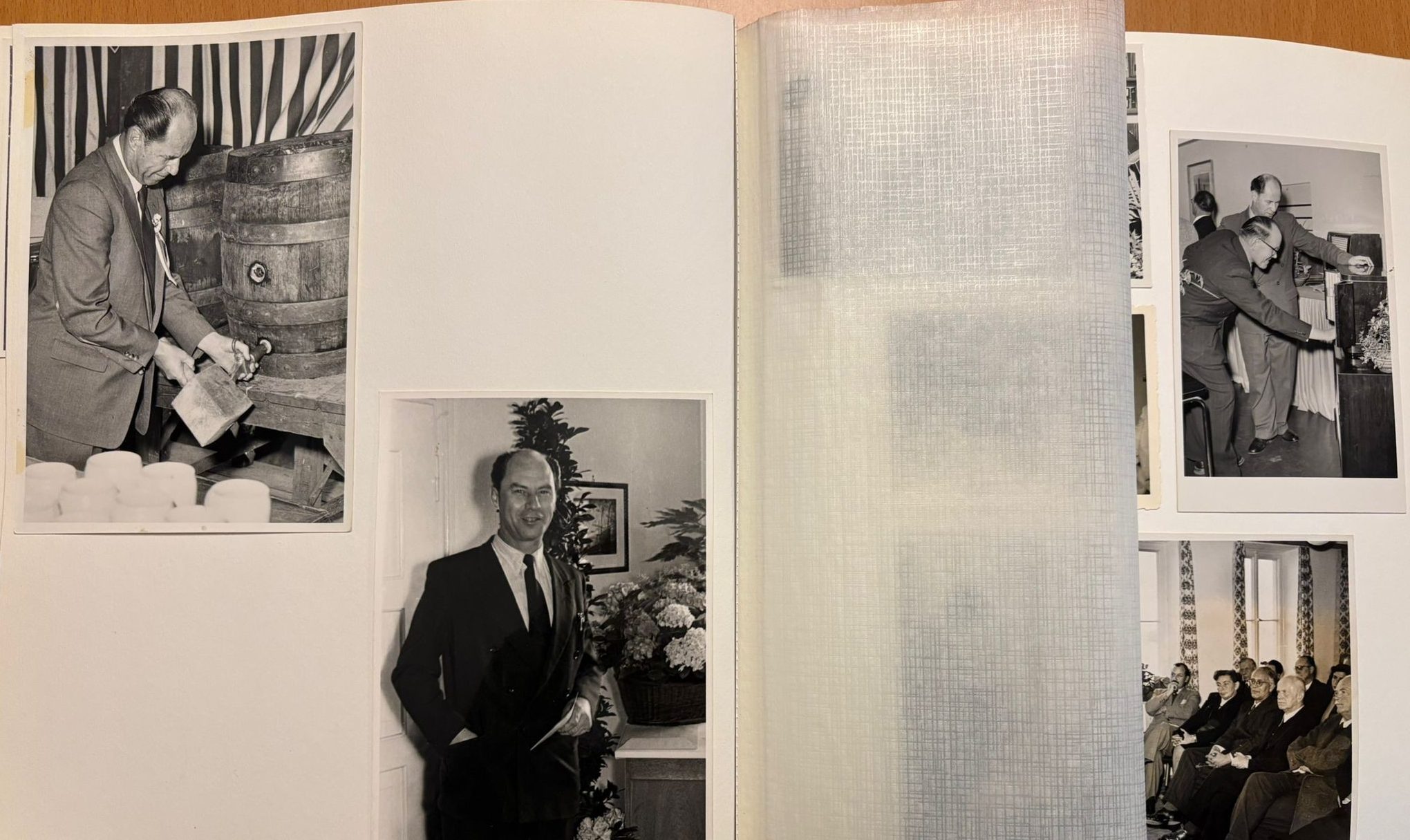 PM Historische Fotos Schenkungen wie dieses kürzlich erworbene Album aus dem Nachlass des früheren Oberbürgermeisters Josef Sebald (1905–1960) bereichern die Fotosammlung im Stadtarchiv Rosenheim. Copyright Nicola Zmavc