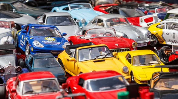 Sielzeugauto Viele bunte Spielzeugautos. Foto: re