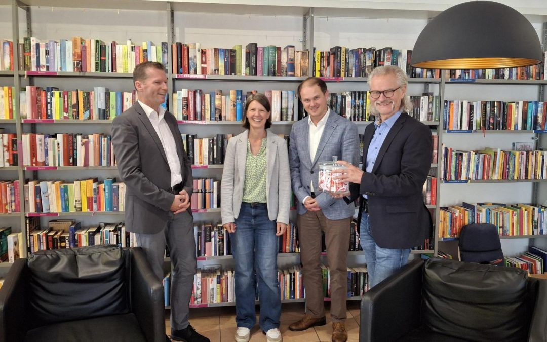 Rosenheim: Sparda-Bank München unterstütz Buchcafè am „Gleis 1“