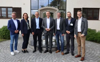 Rosenheims Landrat Otto Lederer besucht Alpenhain in Pfaffing