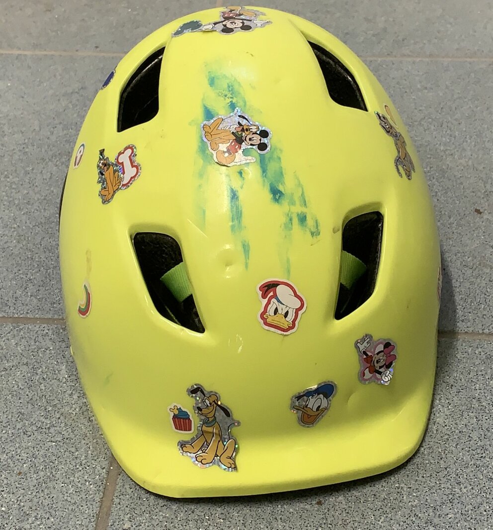 fittosize_992_0_b2f6f98513f99494ade3820f059dcd0d_20250804_fahrradhelm_kpiro Gelber Kinder-Fahrradhelm. Foto: Polizeipräsidium Oberbayern Süd
