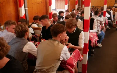 Traditioneller Wiesnbesuch der 60er beim Rosenheimer Herbstfest