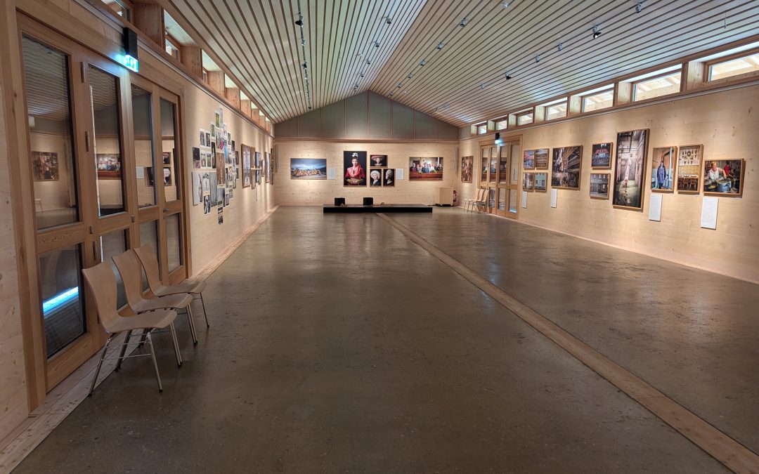 Entspannt und fit in den Abend: Bewegungskurse im Freilichtmuseum Amerang