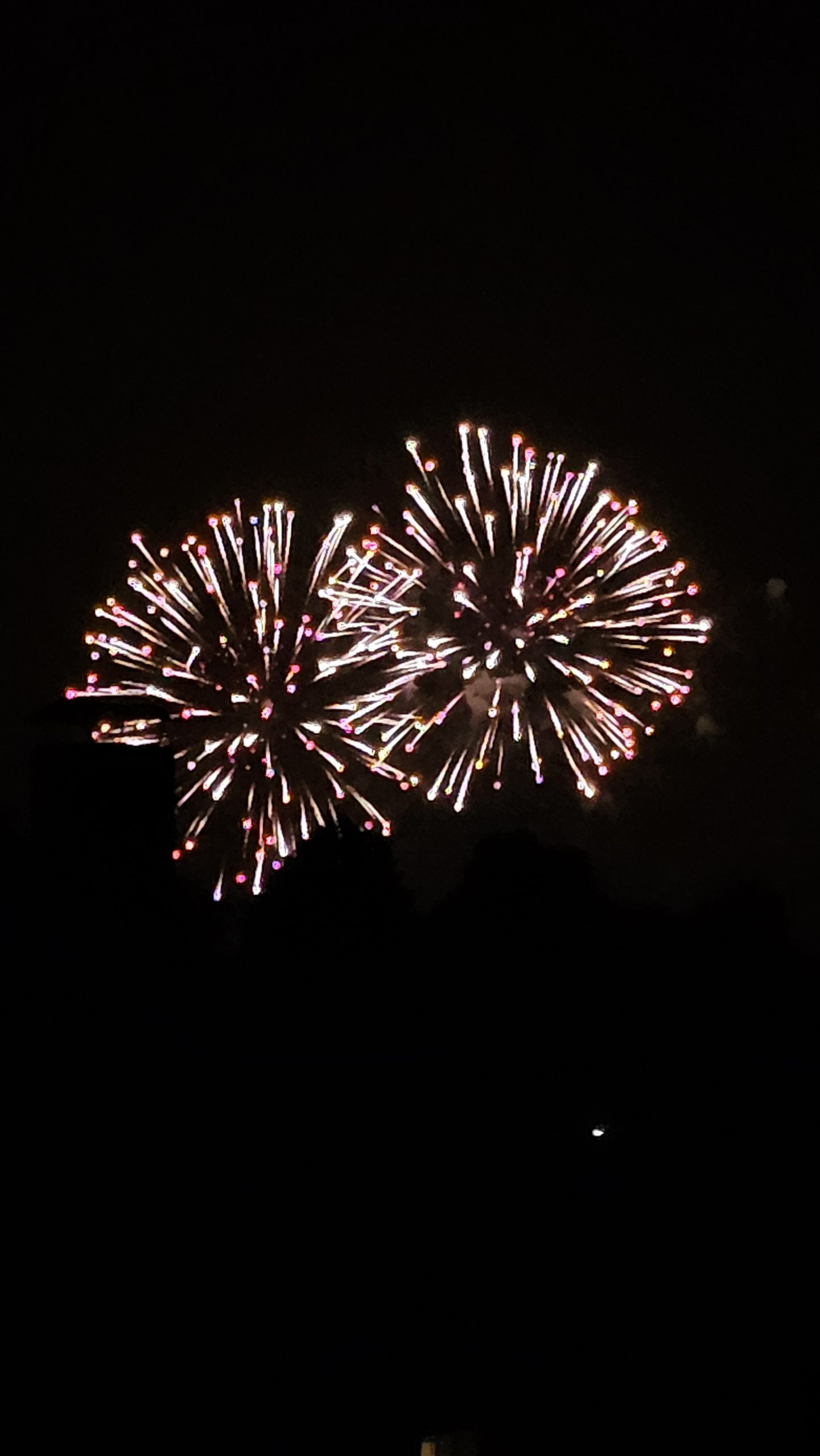 Feuerwerk auf dem Rosenheimer Herbstfest 2025. Fotos: Innpuls.me