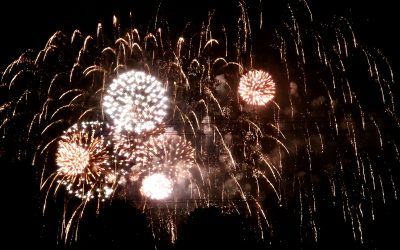 Funkelnder Wiesn-Himmel: Brillant-Feuerwerk läutet Endspurt auf dem Rosenheimer Herbstfest ein