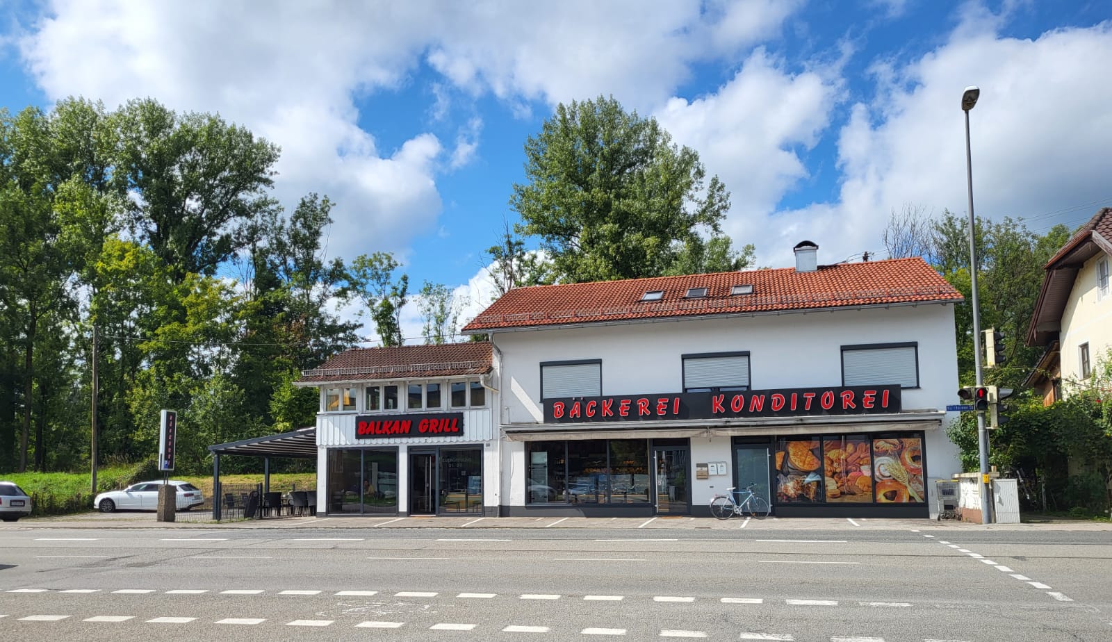 IMG-20250911-WA0002 neue Bäckerei und Balkan Grill in der Kufsteiner Straße in Rosenheim. Foto: re