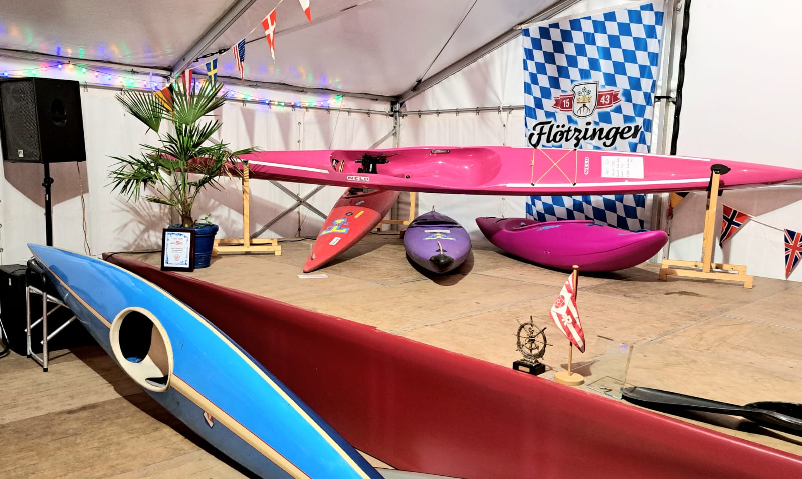 Kajak (1) Ausstellung im KKR-Festzelt gibt Einblick in die Geschichte des Vereins. Fotos: Hendrik Heuser