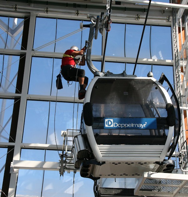 Rettungseinsaatz bei einer Gondel EMFV-Gebirgstraining in Fischbachau. Fotos: EMFV Gebirgstraining