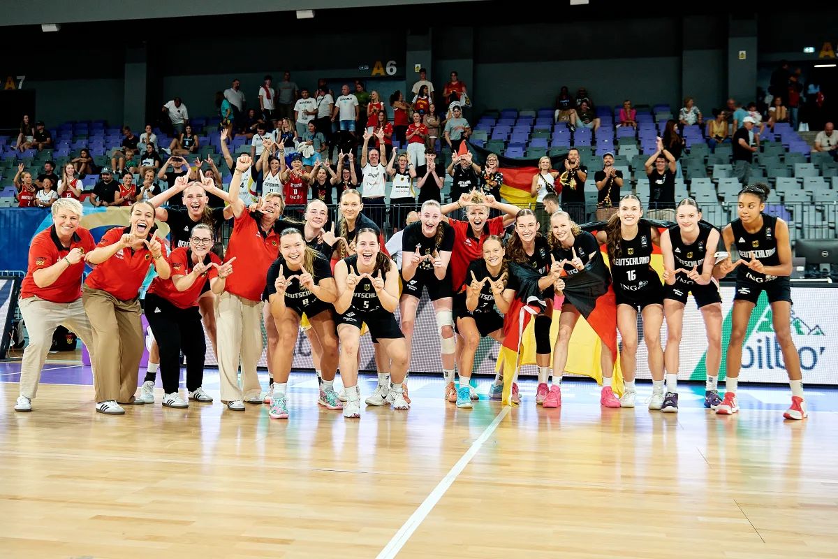 U16 Team U16 Nationalmannschaft bei der FIBA U16 Women?s EuroBasket im rumÀnischen Pitesti. Foto: Copyright Sportbund DJK Rosenheim