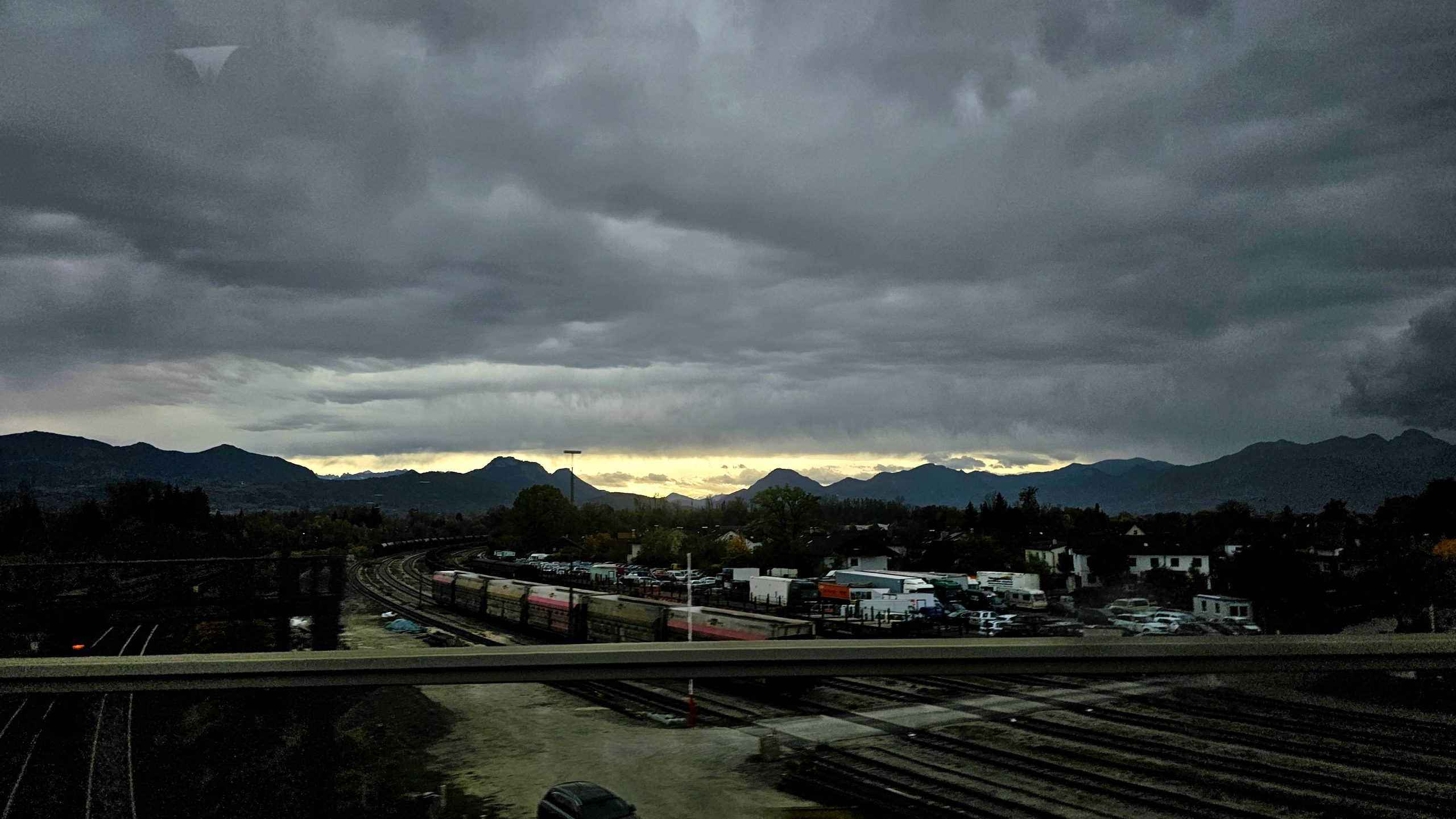 Regen Blick in die Berge bei regen