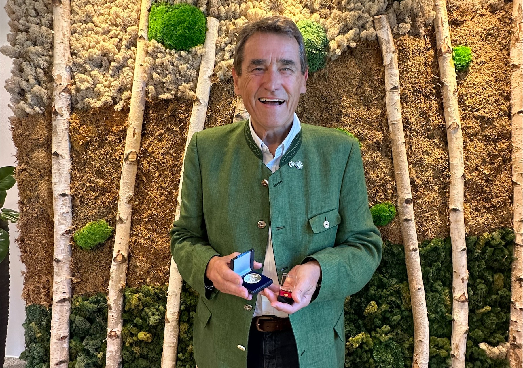 25-10-06 Knarr 1 Verdienstmedaille für Franz Knarr im Oktober 2025. Fotos: Stadt Rosenheim