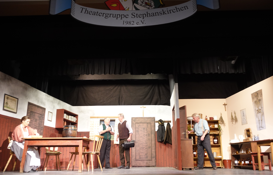 Bader 3 Theatergruppe Stephanskirchen. "Da Baderkriag" 2025. Fotos: Innpuls.me