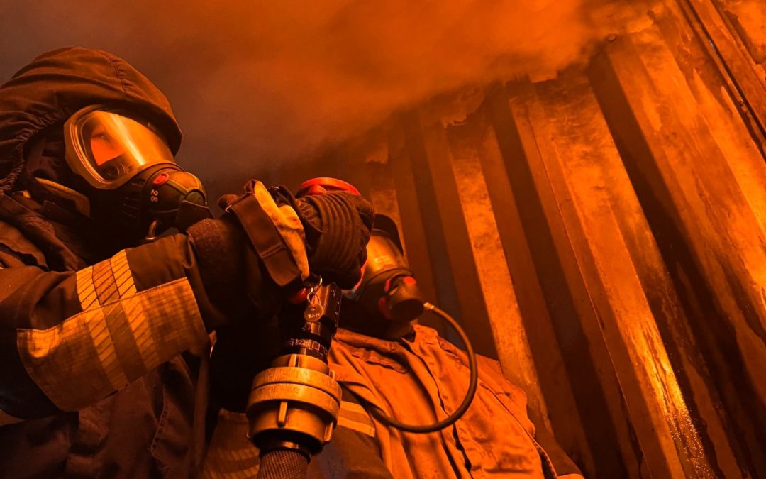 Atemschutzträger aus Penzberg absolvieren Realbrandtraining in Übersee