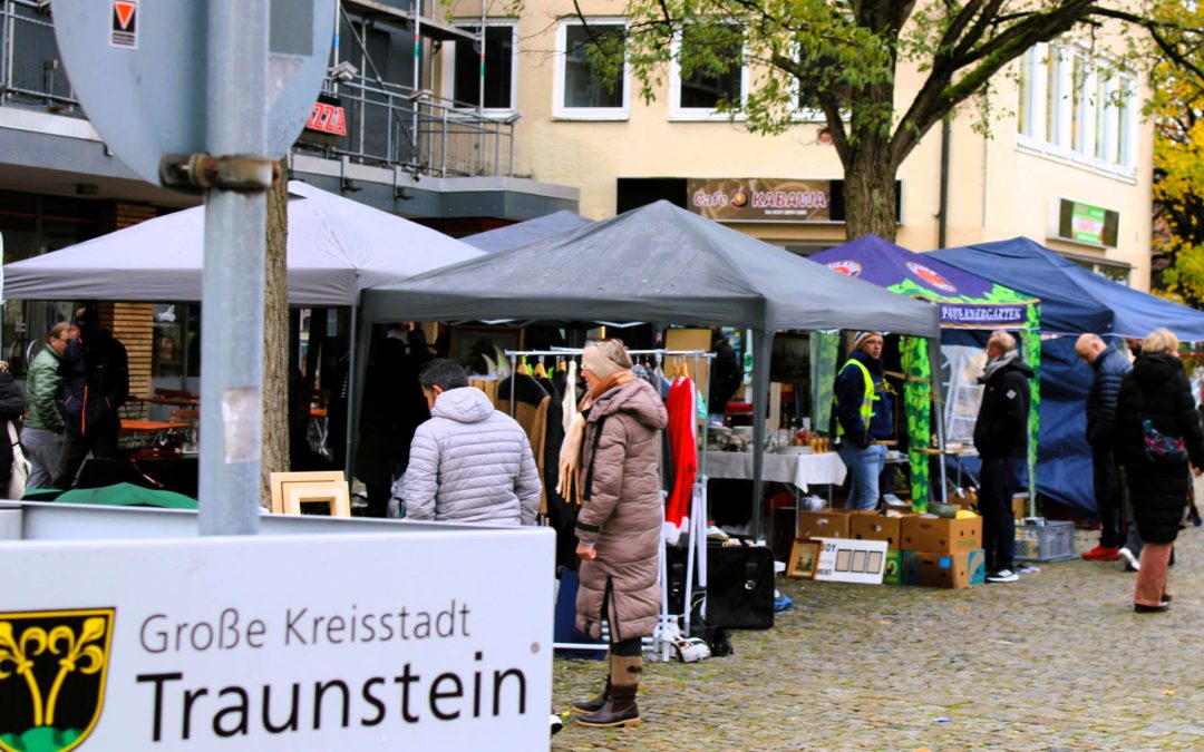 Mit der Sonne kamen die Besucher – Belebter Blattl-Sonntag mit Flohmarktmeile in Traunstein