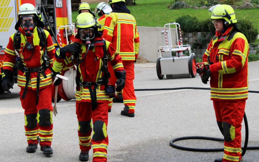 Feuerwehr übt den Ernstfall: Realistische Szenarien fordern rund 120 Einsatzkräfte