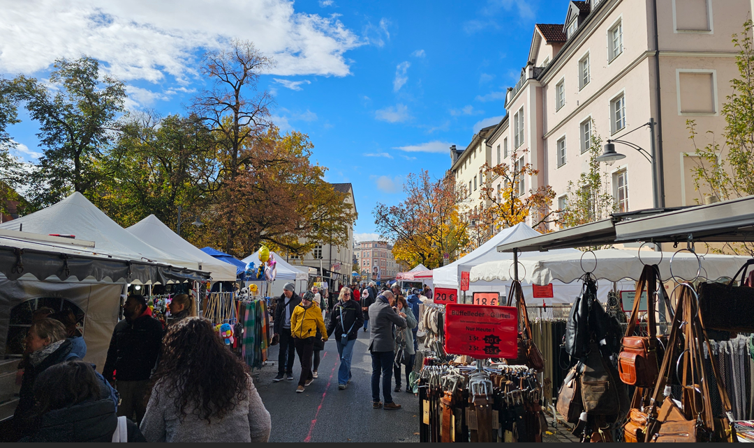 Viel los beim Mantelsonntag in Rosenheim