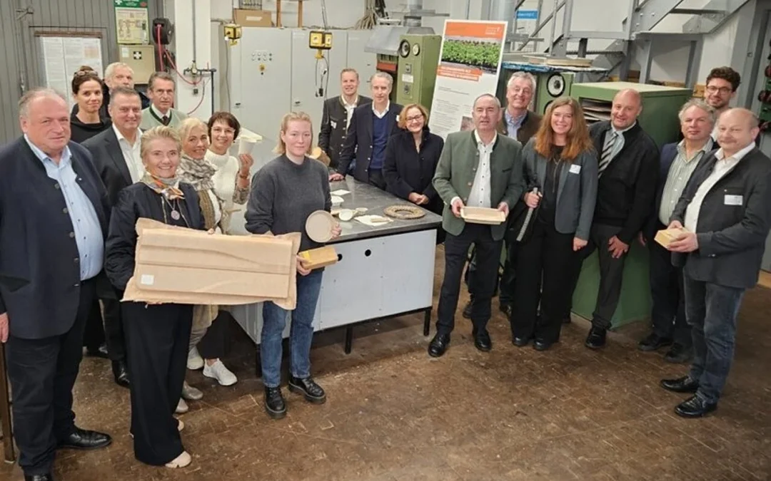 Wirtschaftsminister Aiwanger besucht TH Rosenheim: Einblicke in Forschung und Lehre rund ums Holz