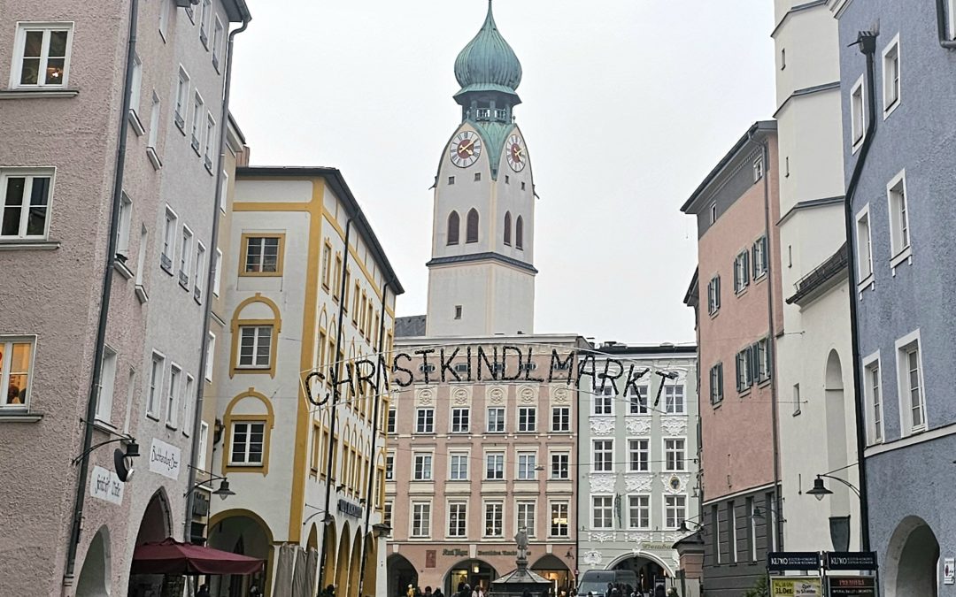 Erste Vorboten des Rosenheimer Christkindlmarkts