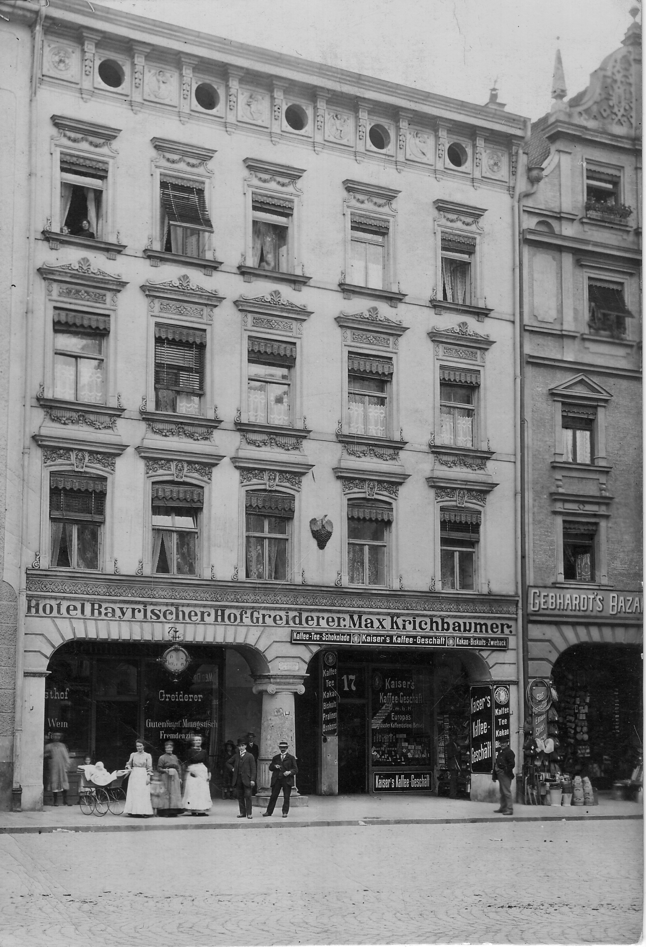 576402866_25079046975048278_1470145499416480178_n Max-Josefs-Platz in Rosenheim in der Zeit um ca. 1910. Foto: Archiv Herbert Borrmann