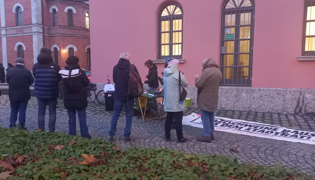 Kundgebung vor Stadtratssitzung in Rosenheim: Diskussion um Strafanzeigen